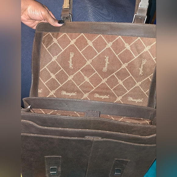 Wrangler Genuine Leather & Handtooled Briefcase Messenger Bag NWT - Picture 7 of 13